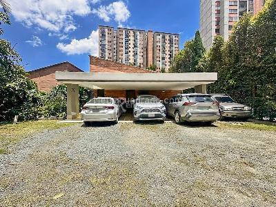 Casa de 3 alcobas en venta en Las Lomitas, Sabaneta, 580 m² · foto 16 de 20