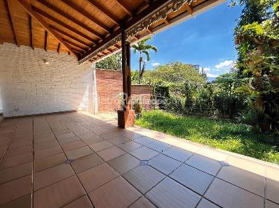Casa de 3 alcobas en venta en Loma Del Escobero, Envigado, 190 m² · foto 2 de 20