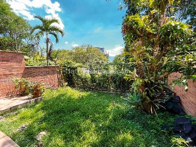 Casa de 3 alcobas en venta en Loma Del Escobero, Envigado, 190 m² · foto 3 de 20