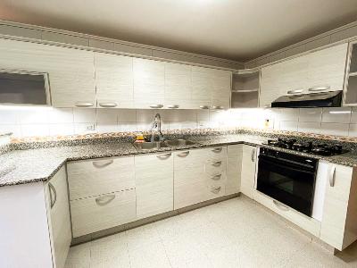 Casa de 3 alcobas en venta en Loma Del Escobero, Envigado, 190 m² · foto 4 de 20