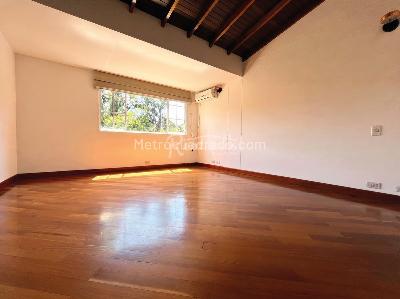 Casa de 3 alcobas en venta en Loma Del Escobero, Envigado, 190 m² · foto 11 de 20