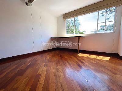 Casa de 3 alcobas en venta en Loma Del Escobero, Envigado, 190 m² · foto 13 de 20