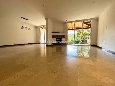 Casa de 3 alcobas en venta en Loma Del Escobero, Envigado, 190 m² · foto 14 de 20