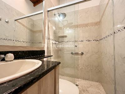 Casa de 3 alcobas en venta en Loma Del Escobero, Envigado, 190 m² · foto 20 de 20