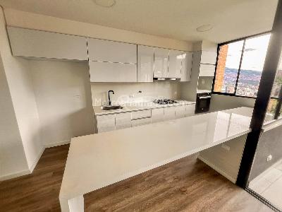 Apartamento en arriendo en Lalinde, Medellín · foto 6 de 20