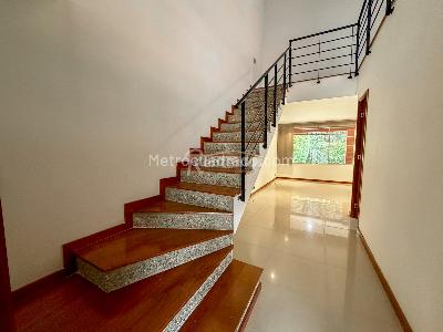 Casa de 3 alcobas en arriendo en Bosques De Zuñiga, Envigado, 400 m² · foto 2 de 20