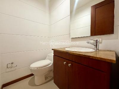Casa de 3 alcobas en arriendo en Bosques De Zuñiga, Envigado, 400 m² · foto 3 de 20