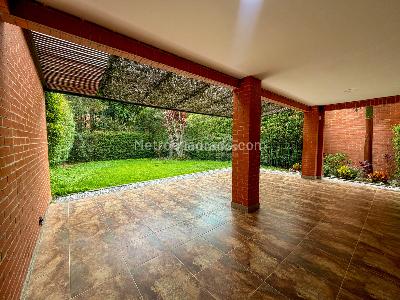 Casa de 3 alcobas en arriendo en Bosques De Zuñiga, Envigado, 400 m² · foto 4 de 20