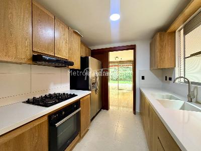 Casa de 3 alcobas en arriendo en Bosques De Zuñiga, Envigado, 400 m² · foto 8 de 20