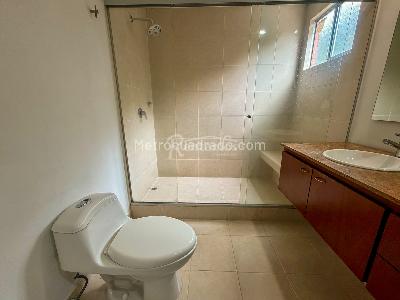 Casa de 3 alcobas en arriendo en Bosques De Zuñiga, Envigado, 400 m² · foto 18 de 20
