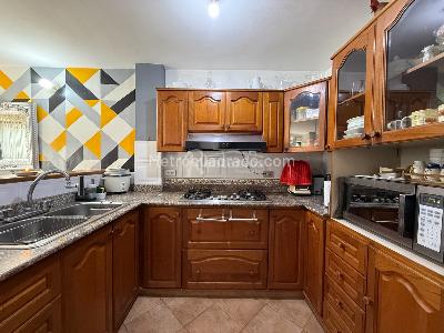 Casa de 3 alcobas en venta en Loma Del Escobero, Envigado, 127 m² · foto 2 de 20