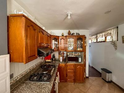 Casa de 3 alcobas en venta en Loma Del Escobero, Envigado, 127 m² · foto 3 de 20