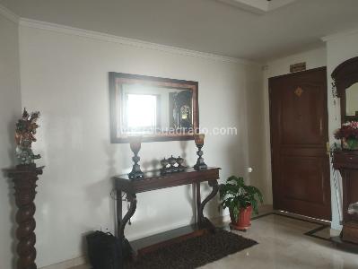 Apartamento de 3 alcobas en venta en Chico, Bogotá, 184 m² · foto 2 de 18