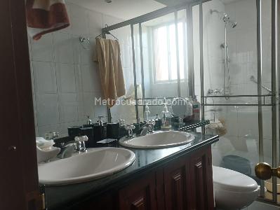 Apartamento de 3 alcobas en venta en Chico, Bogotá, 184 m² · foto 17 de 18