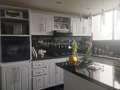 Apartamento de 3 alcobas en venta en Chico, Bogotá, 184 m² · foto 15 de 18