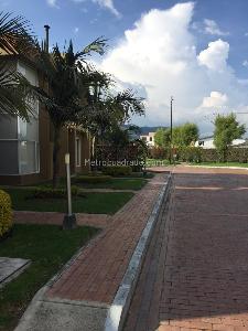 Casa de 3 alcobas en venta en Cajica, Cajicá, 220 m² · foto 2 de 20