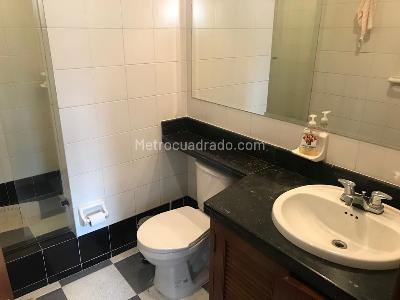 Apartamento de 1 alcoba en arriendo en Altos De Chico, Bogotá, 38 m² · foto 2 de 7