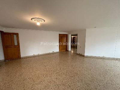 Apartamento de 4 alcobas en venta en La Pilarica, Medellín, 216 m² · foto 13 de 20