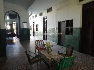 Casa de 5 alcobas en venta en Estacion, Girardot, 742 m² · foto 2 de 12