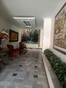 Apartamento de 3 alcobas en venta en Santa Barbara Central, Bogotá, 168 m² · foto 2 de 20