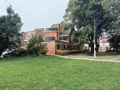 Casa de 5 alcobas en venta en Bulevar Las Villas, Bogotá, 320 m² · foto 7 de 14