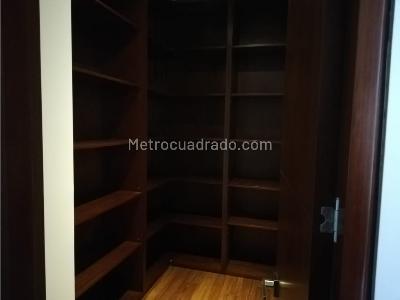 Apartamento de 3 alcobas en venta en Chico, Bogotá, 277 m² · foto 11 de 20