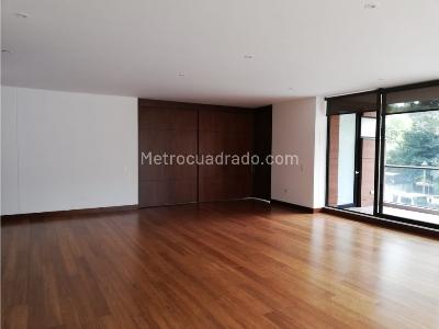 Apartamento de 3 alcobas en venta en Chico, Bogotá, 277 m² · foto 13 de 20