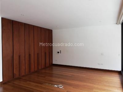 Apartamento de 3 alcobas en venta en Chico, Bogotá, 277 m² · foto 14 de 20