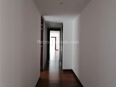 Apartamento de 3 alcobas en venta en Chico, Bogotá, 277 m² · foto 7 de 20