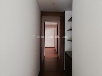 Apartamento de 3 alcobas en venta en Chico, Bogotá, 277 m² · foto 9 de 20