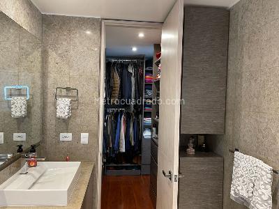 Apartamento de 3 alcobas en venta en Los Rosales, Bogotá, 174 m² · foto 13 de 14
