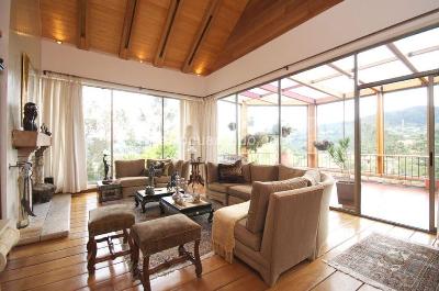 $1.720.000.000 en Condominio Sikasue