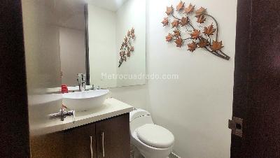 Apartamento de 3 alcobas en venta en Los Rosales, Bogotá, 154 m² · foto 2 de 16