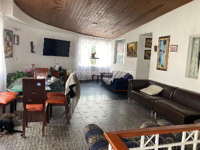 Casa de 5 alcobas en venta en Villa Luz, Bogotá, 242 m² · foto 3 de 18