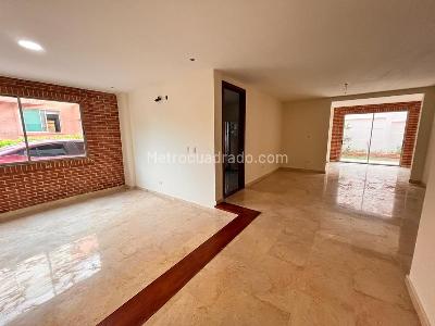 Casa de 5 alcobas en venta en Villa Campestre, Barranquilla, 475 m² · foto 4 de 19