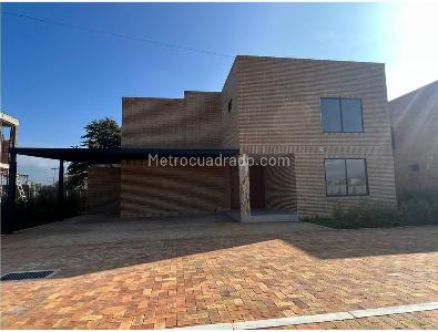 Casa en venta en Cajica, Cajicá · foto 2 de 19