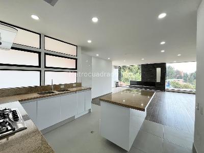 Casa de 3 alcobas en venta en Bosque De Pinos, Bogotá, 256 m² · foto 10 de 10