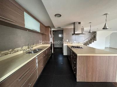 Apartamento de 4 alcobas en venta en Bellavista, Cali, 225 m² · foto 18 de 18