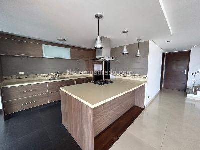 Apartamento de 4 alcobas en venta en Bellavista, Cali, 225 m² · foto 17 de 18