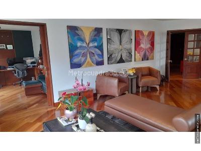 Apartamento de 3 alcobas en venta en Cabrera Chico, Bogotá, 365 m² · foto 2 de 18