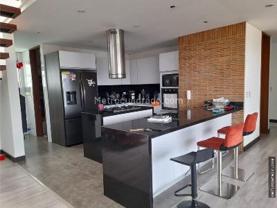 Apartamento de 3 alcobas en venta en Chico, Bogotá, 315 m² · foto 4 de 19