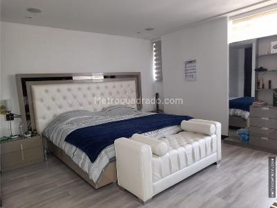 Apartamento de 3 alcobas en venta en Chico, Bogotá, 315 m² · foto 7 de 19