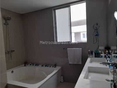 Apartamento de 3 alcobas en venta en Chico, Bogotá, 315 m² · foto 8 de 19