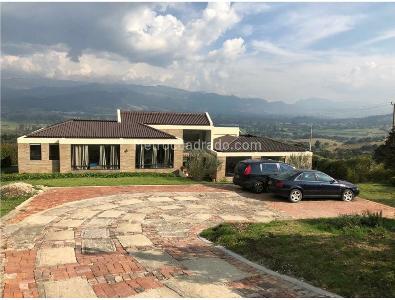 Casa de 3 alcobas en venta en Yerbabuena Sopo, Bogotá, 320 m² · foto 2 de 18