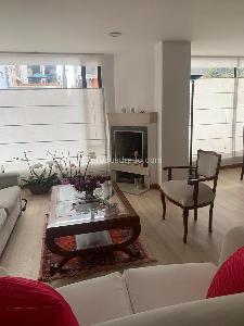 Apartamento de 3 alcobas en venta en El Chico I, Bogotá, 136 m² · foto 2 de 13