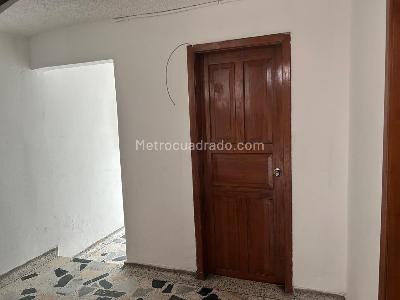 Casa de 5 alcobas en venta en Alcala, Bogotá, 231 m² · foto 2 de 7