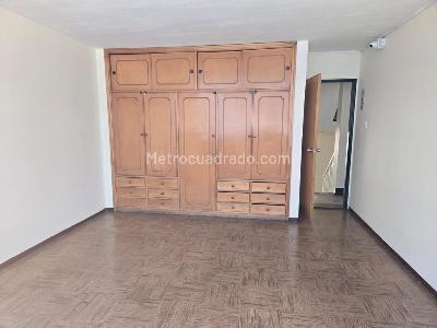 Casa de 5 alcobas en venta en J Vargas, Bogotá, 580 m² · foto 10 de 19
