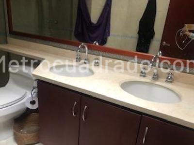 Apartamento de 3 alcobas en venta en Chico Reservado, Bogotá, 186 m² · foto 10 de 19