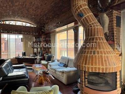 Apartamento de 3 alcobas en venta en Chico Reservado, Bogotá, 186 m² · foto 15 de 19