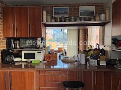 Apartamento de 3 alcobas en venta en Chico Reservado, Bogotá, 186 m² · foto 17 de 19